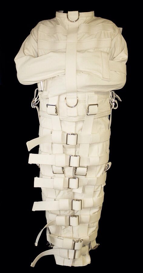 This is a full body straitjacket. Seni Dan Kraf, Straight Jacket, Very Funny Pictures, Silly Pictures, 가을 패션, Quick Jokes, Really Funny Pictures, Really Funny Memes, Just Girly Things