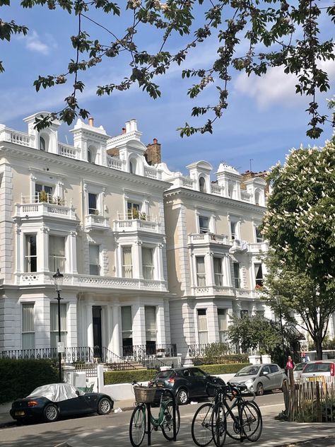 London Homes Aesthetic, White House Exterior Modern, England House Aesthetic, House London Aesthetic, London Home Aesthetic, Aesthetic London Apartment, London House Aesthetic, House In London Aesthetic, London White Houses