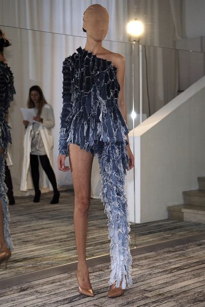 973a5f0ccbc4ee3524ccf035d35b284bdesc47959662ri Jeans Runway, Deconstruction Fashion, Coachella 2023, Detail Couture, Exquisite Corpse, Recycled Dress, Denim Inspiration, Denim Projects, Denim Ideas