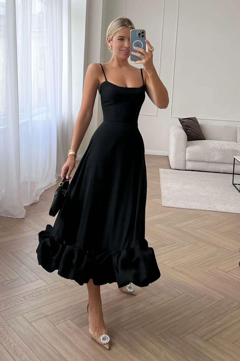 Estilo Chic, Solid Color Dress, Midi Dress Party, Elegant Dresses Long, Bustiers, Hot Dress, Strap Dress, Spaghetti Strap Dresses, Cami Dress