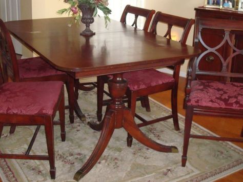 Duncan Phyfe Furniture: The Real vs. the Reproduction Duncan Phyfe Chairs, Antique Dining Room Sets, Duncan Phyfe Table, Antique Dining Room Chairs, Vintage Drop Leaf Table, Antique Dining Room Furniture, Antique Dining Rooms, Walnut Dining Room, Antique Dining Room