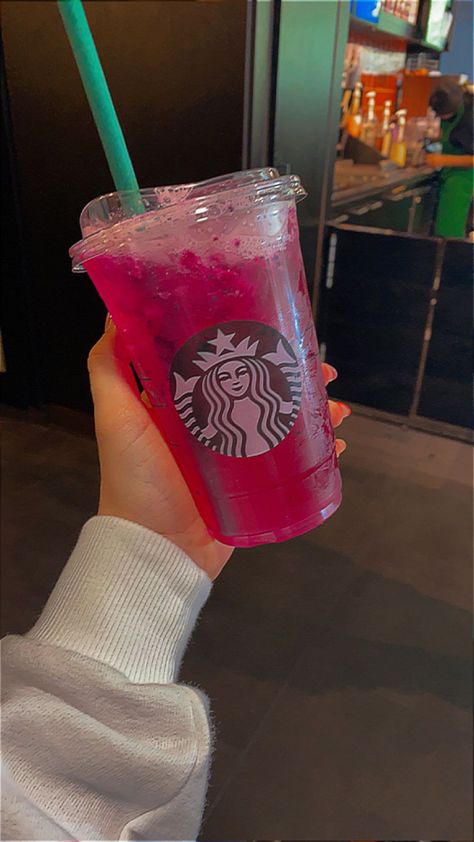 Acai Drink, Dragon Fruit Drink, Strawberry Acai Refresher, Acai Fruit, Strawberry Acai, Smoothie Drink Recipes, Starbucks Refreshers, Kids Menu, Pretty Drinks