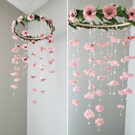 Paper Room Decorations, Handy Crafts Ideas Creative, Ceiling Hanging Decor Diy, Easy Room Decor Diy, Diy Flower Garland, Decor Diy Bedroom, Paper Diys, Interior Design Flowers, Fake Flowers Diy