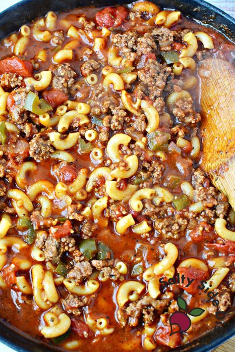 Homemade Beefaroni Recipe, Homemade Beefaroni, Beefaroni Recipe, Enchilada Dip, Salty Side Dish, Beef Appetizers, Italian Meatloaf, Enchilada Ingredients, Classic Meatloaf Recipe