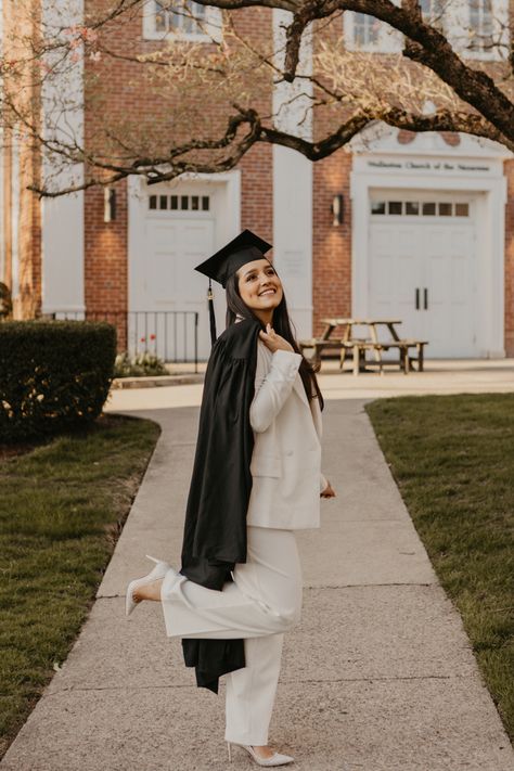 Congratulations Outfit, Grad Outfits College Classy, Mba Graduation Photoshoot, Indian Graduation Outfits, Convocation Dress Graduation Indian, Indian Graduation, Graduation Dress Masters, Mba Graduation Outfit, Convocation Outfit Ideas