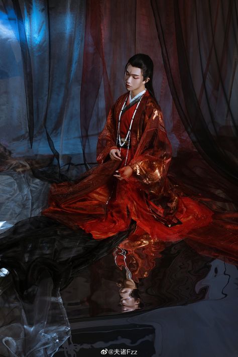 Red Hanfu Men, Traditional Chinese Clothing Male, Male Hanfu, Hanfu Male, Violet Moon, Hanfu Men, Modern Kimono, Royalty Aesthetic, Men Photoshoot