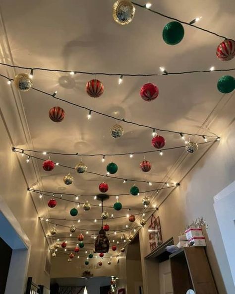 Jul Diy, Christmas Decorations Apartment, Christmas Apartment, Dekor Diy, Christmas Decor Inspiration, Christmas Themes Decorations, Diy Christmas Decorations Easy, Christmas Room Decor, 2024 Christmas