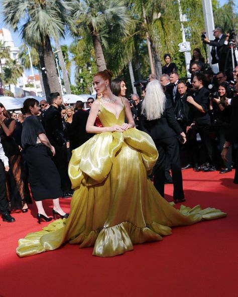 Cannes Film Festival 2024: The Best-Dressed Stars On The Red Carpet | Harper's Bazaar Singapore Red Carpet Aesthetic, Tamara Ralph, Black Tie Formal, Festival 2024, Winnie Harlow, Red Carpet Look, Red Carpets, Full Length Gowns, Celebrity Lifestyle