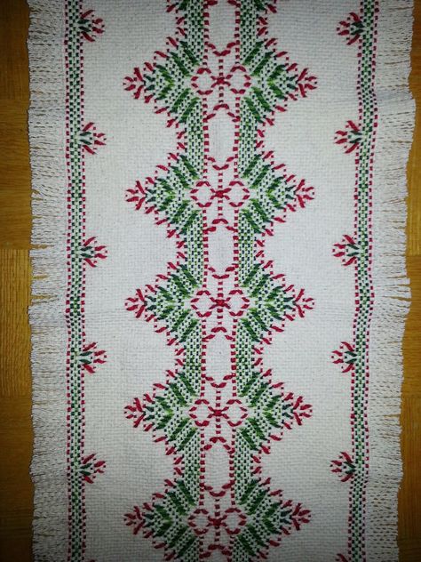 Free Swedish Weaving Patterns, Huck Weaving, Tattoos Animals, Swedish Weaving Patterns, Turquoise Table, Christmas Tree Beads, Swedish Embroidery, Chicken Scratch Embroidery, Swedish Weaving