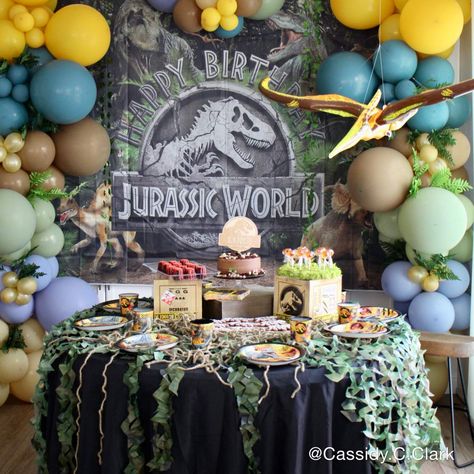 Jurassic World / Birthday "Luke’s Jurassic Birthday Party" | Catch My Party Jurassic World Birthday Party Ideas, Jurassic Birthday Party, Jurassic World Birthday Party, Jurassic World Birthday, Jurassic Birthday, Jurassic Park Birthday Party, Jurassic Park Party, Birthday Party At Park, Park Birthday