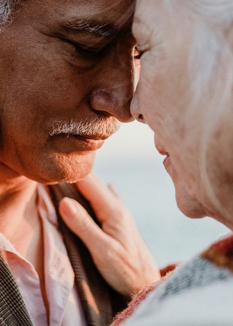 Older Couple Wedding, Old Couple Photography, Older Couple Poses, Older Couple Photography, Old Couple In Love, Shooting Couple, Grandparent Photo, Old Couple, Elderly Couples