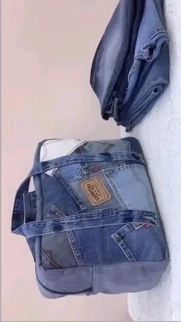 Jeans Reuse Ideas, Diy Jeans Bag Tutorial, Diy Bags Jeans, Bag From Old Jeans, Reuse Ideas, Recycled Jeans Bag, Diy Travel Bag, Denim Bag Patterns, Denim Bag Diy