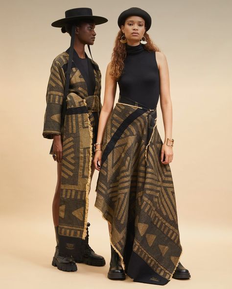 The Halisi Shawl by Mille Collines, in collaboration with African Jacquard, is a stunning fusion of heritage and luxury. This piece, with its vibrant West African patterns and exquisite craftsmanship, embodies the essence of cultural pride. 📸 @millecollines African Modern Fashion, African Shapes, Modern African Fashion, Shadow Runner, Modern Pirate, African Traditional Wear, African Clothes, African Fashion Modern, African Textiles