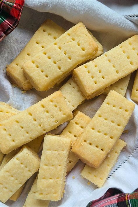 Mrs. Cartwright's Scottish Shortbread Shortbread Scottish, Best Shortbread Cookie Recipe, Scottish Desserts, Shortbread Recipe Easy, Shortbread Bars Recipes, Scottish Shortbread Cookies, Best Shortbread Cookies, Apple Crumble Cake, Scottish Shortbread