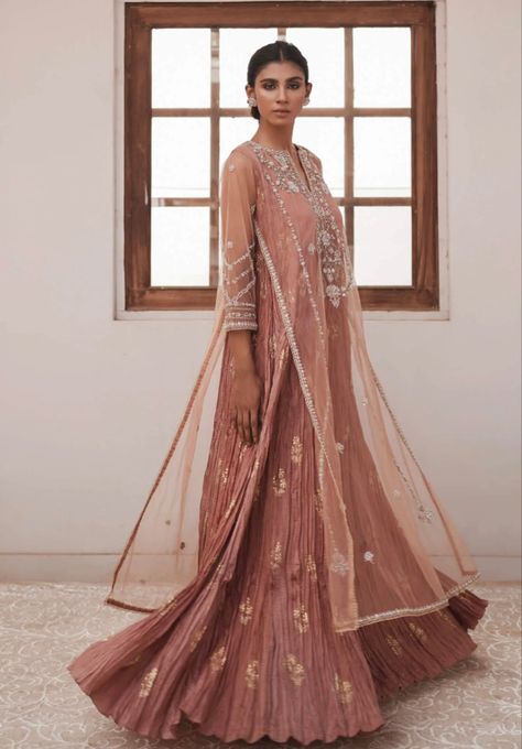 Gharara With Long Kurta, Golden Gharara, Misha Lakhani, Wedding Outfits For Women, Shadi Dresses, Zardozi Work, Velvet Dress Designs, Pakistani Fancy Dresses, Pakistani Dresses Casual