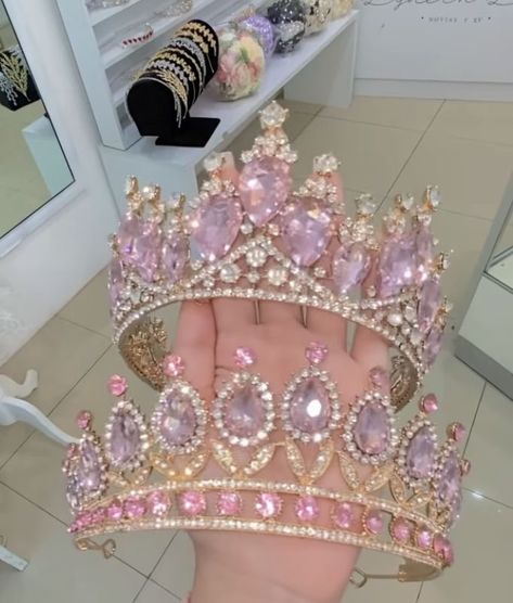 Pink Butterfly Quinceanera Cake, Pink Hello Kitty Quinceanera Dresses, Pink And Gold Chambelanes, Pink 15 Crown, Light Pink 15 Decorations, Light Pink Sweet 16 Dress, Barbie Themed Quince, Aurora Quince Theme, Quince Inspo Dresses