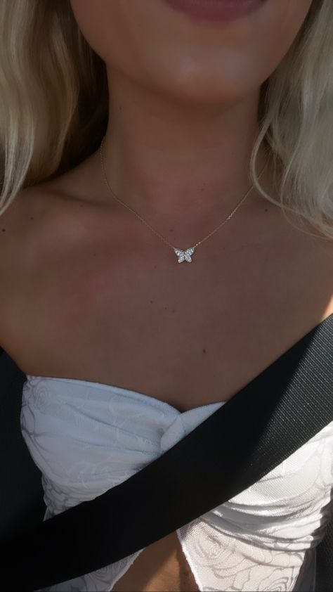 butterfly necklace jewelry gold diamond kendrascott inspo love summer Jewelry Butterfly, Necklaces Butterfly, Diamond Butterfly Necklace, Cute Butterfly Necklace, Necklace Butterfly, Butterfly Diamond Necklace, Jewelry Minimalist, Butterfly Gold Necklace, Pretty Jewellery Necklace