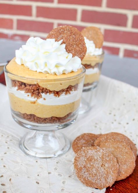 No Bake Pumpkin Trifles Pumpkin Trifles, Cheesecake Parfait Recipes, Pumpkin Parfait, Pumpkin Trifle, Raspberry No Bake Cheesecake, Easy Christmas Candy Recipes, No Bake Pumpkin, Cheesecake Trifle, Cheesecake Parfaits