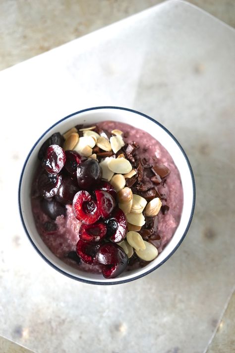 Cherry Oatmeal with Dark Chocolate & Almonds | Living Healthy in Seattle Cherry Overnight Oats Healthy, Chocolate Cherry Overnight Oats, Overnight Oats Cherry, Chocolate Cherry Oatmeal, Seattle Recipes, Cherry Breakfast, Oatmeal With Fruit Aesthetic, Cherry Oatmeal, High Protein Meal Prep