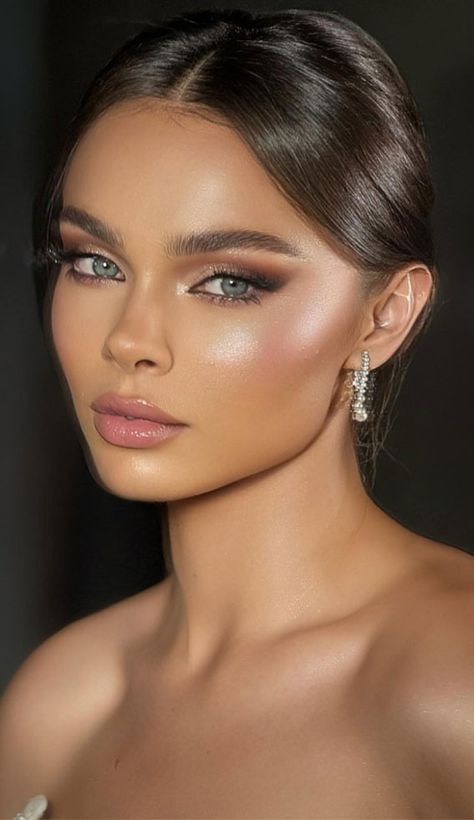 Make Up Glam Look, Ethereal Glam Makeup, Glamorous Bridal Makeup, Bridal Makeup Sparkle Eyes, Make Up For Formal Event, Glam Makeup Round Face, Minimal Glam Makeup, Smokey Eye Bridal Makeup, Makeup Ethereal