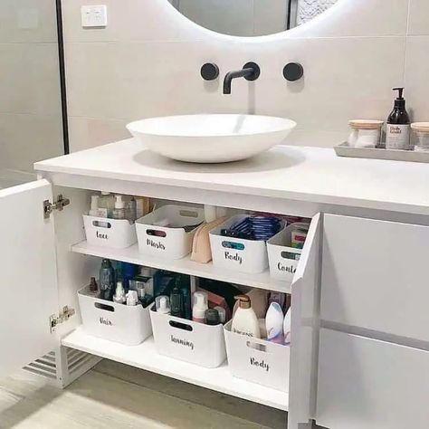 25 Brilliant Ways To Organize Under The Bathroom Sink Diy Bathroom Storage Ideas, Bathroom Sink Decor, Sink Decor, Bathroom Cabinet Organization, Diy Bathroom Storage, House Organisation, Decor Baie, Popular Decor, Bathroom Storage Organization