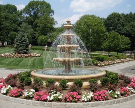 Yard Fountain, Landscaping With Fountains, Classic Landscape, Water Fountain Design, Modern Fountain, Garden Water Fountains, Fountains Backyard, نباتات منزلية, Fountain Design