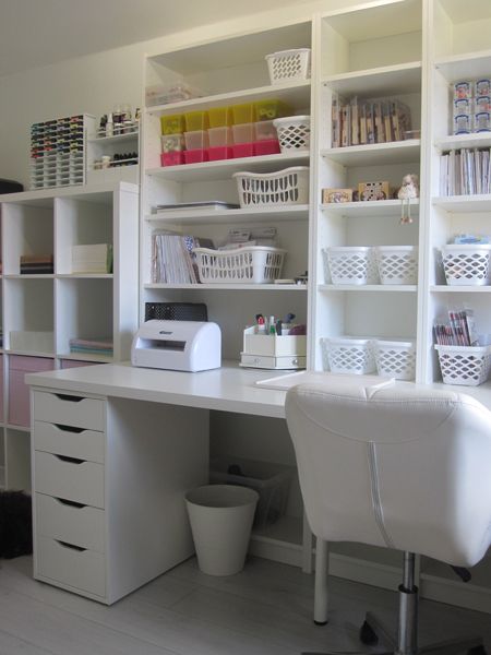 Craft Room Printer Storage, Kallax Craft Room, Office Craft Room Combo, Craft Room Desk, Ikea Craft Room, Ikea Crafts, Sewing Room Inspiration, Small Craft Rooms, Room Organisation