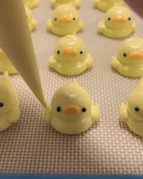 Rubber Ducky Meringue Cookies 🐥🦆 | cookie, drink, meringue | These little cuties are perfect to float in your hot beverages 🐥🦆 | By STUDENTbible Kawaii Cooking, Cute Baking, Rubber Ducks, Meringue Cookies, Sweet Snacks Recipes, Delicious Snacks Recipes, Food Recepie, Fun Baking Recipes, Rubber Ducky