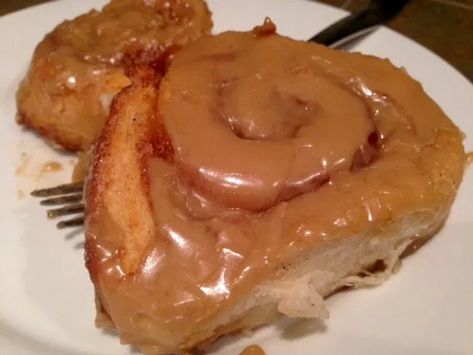 Maple Frosting Recipe, Pioneer Woman Cinnamon Rolls, Cinnamon Roll Glaze, Cinnamon Roll Frosting, Cinnamon Roll Icing, Maple Frosting, Cinnamon Roll Recipe, Sugar Dough, Cinnamon Rolls Homemade