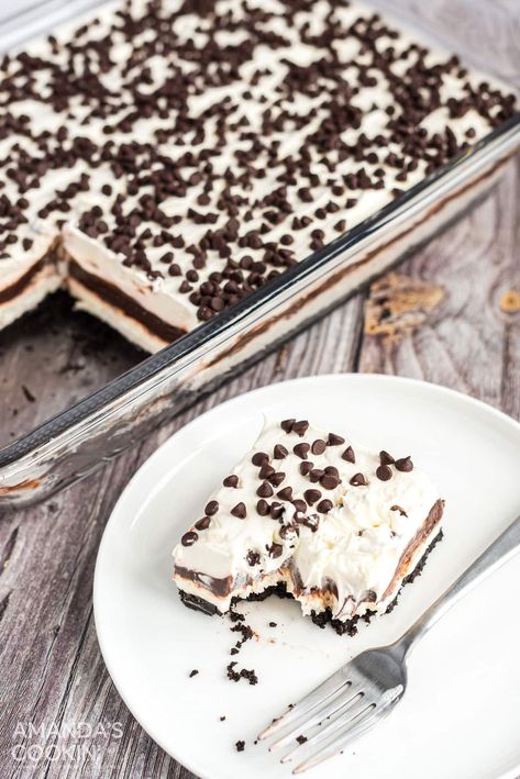 Chocolate lasagna is a no baked layered dessert made with cookies, cream cheese, whipped cream and chocolate pudding. It's a chocolate dessert dream! Chocolate Chip Cookie Layered Delight, White Chocolate Lasagna, Chocolate Lasagna Dessert, Oreo Lasagna, No Baked, Lasagna Dessert, Cookies Cream Cheese, Cream Cheese Whipped Cream, Pineapple Dream Dessert