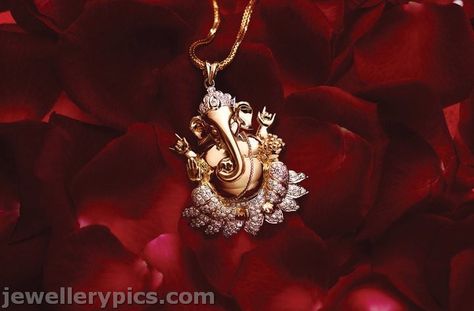 Ganesha Chain Pendal Gold, Ganesha Pendant Gold Jewelry, God Lockets In Gold, Ganpati Locket Gold, Small Chains Gold With Pendant, Gold Pendal Design, Gold Pendant Designs Indian, Gold Pendent Simple, Ganesh Locket Pendants