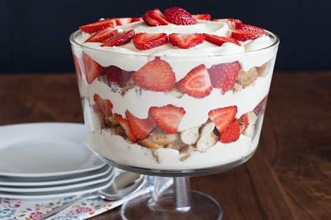 Cinnamon Roll Trifle Recipe. A fun and delicious twist on a favorite dessert. Shortcake Trifle, Strawberry Shortcake Trifle, Strawberry Trifle, Berry Dessert Recipes, Strawberry Shortcake Recipes, Shortcake Recipe, Berry Dessert, Trifle Recipe, Salty Cake