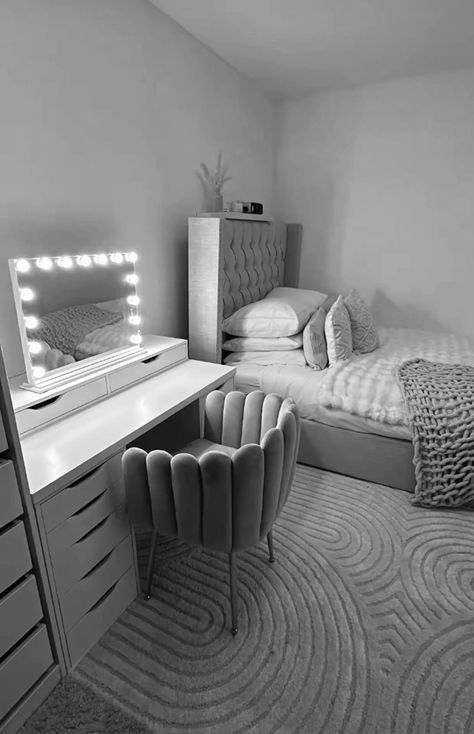 Grey On Grey Bedroom, Room Decor Ideas White And Grey, Grey Room Aesthetic Decor, White And Silver Room Decor, Gray And White Room Aesthetic, Room Inspo White And Grey, Aesthetic Grey Bedroom, Grey Bed Room Ideas, Light Gray Room Bedroom Ideas