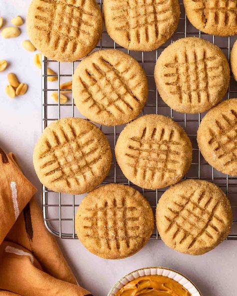 Vegan Peanut Butter Cookies via @rainbownourish Vegan Peanut Butter Cookies Chewy, Vegan Pb Cookies, Egg Free Peanut Butter Cookies, Rainbow Nourishments, Easy Vegan Baking, Peanut Butter Cookies Gluten Free, Eggless Peanut Butter Cookies, Peanut Butter Thumbprint Cookies, Salt Cookies