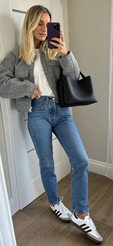 Mom Saturday Outfit Casual, Mum Casual Outfits, Work Outfit With Jeans And Sneakers, Fall Mom Outfits Casual, Footy Mum Outfit Winter, Office Casual Outfit Jeans, Mom Jeans Autumn Outfit, Hot Minimalist Outfit, Everyday Mum Outfit