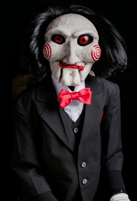 I want to play a game... Billy Puppet, Saw Puppet, Jigsaw Costume, Billy The Puppet, Jigsaw Saw, Movie Halloween Costumes, Theme Tattoo, Creepy Doll, Horror Movie Icons