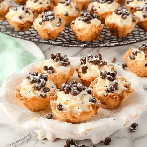 Cannoli Filling Ideas, Puff Pastry Cannoli Shells, Cannoli Cups Mini, Mini Cannoli Cups, Italian Dessert Recipes Easy, Cannoli Cups, Mini Cannoli, Cups Recipes, Cinnamon Desserts