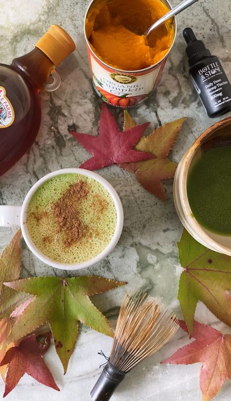 Pumpkin Spice Matcha Latte - Shayna's Kitchen Pumpkin Matcha Latte, Pumpkin Latte Recipe, Matcha Oats, Matcha Drink Recipes, Start Of Fall, Matcha Recipes, How To Make Matcha, Vegan Pumpkin Spice, Fresh Morning