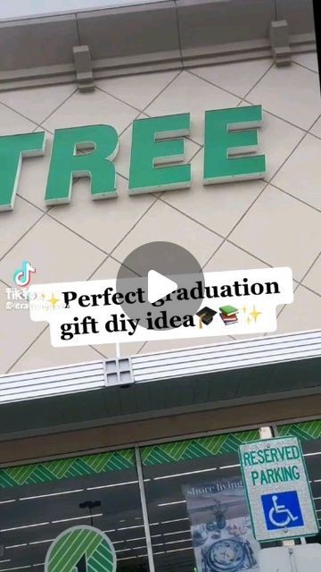 Diy Preschool Graduation Gifts, Dollar Store Graduation Gifts, Graduation Lei Ideas Candy, Graduation Gift Ideas College Diy, Grad Party Gift Ideas, Graduation Gift Ideas Diy Creative, Last Minute Graduation Gifts, Diy Graduation Gifts For Boys, Dollar Tree Graduation Gifts