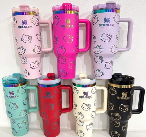 Hello Kitty Stanley Cup – Luxandluxy Stanley Collection, Hello Kitty Gifts, Hello Kitty Mug, Trendy Water Bottles, Hello Kitty Merchandise, Stanley Cups, Hello Kitty Makeup, Hello Kitty Themes, Jelly Bag