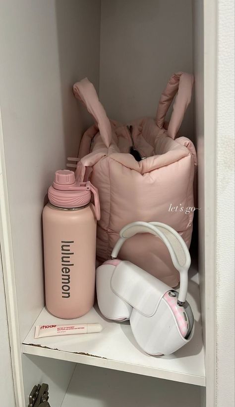 Pink Lifestyle, Pink Life, Gym Fits, Pink Girly Things, Pink Vibes, Healthy Lifestyle Inspiration, Workout Aesthetic, Everything Pink, Essential Bag