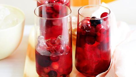 Berry punch Elixir Recipe, Benefits Of Juicing, Tart Cherry Juice, Just Juice, Cherry Cocktail, Juicing Benefits, Kampot, Healthy Juice Recipes, Juicing For Health