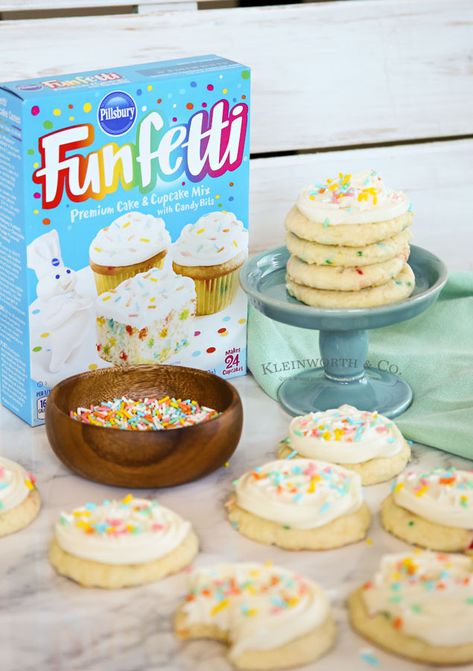 Confetti Cake Cookies, Funfetti Cake Mix Recipes, Gluten Free Funfetti Cake, Funfetti Cookie Recipe, Cookies With Frosting, Funfetti Cake Mix Cookies, Funfetti Cookies, Cake Mix Desserts, Funfetti Cake Mix