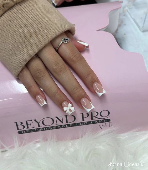 Short Coquette Nails Square, Frenchies With Flowers Nails, French Tip Nails With Bow Charm, Couqutte Nails Bow, Croquette Nails Aesthetic, Simple Nails Pink, Pink Coquette Nails, Summer 2023 Nail Trends, Art On Nails