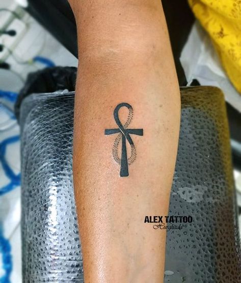 Ankh Tattoos For Women, Ahnk Tattoo Women, Anhk Tattoos For Black Women, Ahnk Tattoo Black Woman, Key Of Life Tattoo, Ankh Tattoo Women, Tattoo Key, Tattoo Main, Ankh Tattoo