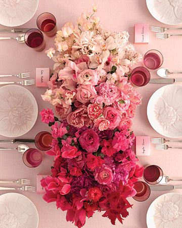 This centerpiece flows from pale pink to saturated magenta Ombre Flowers, Dama Dresses, Ombre Wedding, Wedding Floral Centerpieces, Bohol, Deco Floral, Pink Ombre, Floral Centerpieces, Beautiful Table