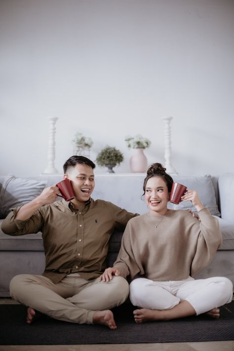 Prewedding Ideas Sofa, Homey Prewedding Ideas, Korean Prenup Photoshoot Ideas Indoor, Coffee Shop Prenup Outfit Ideas, Pre Nup Outfit Ideas Indoor, Korean Indoor Prewedding, Indoor Prewedding Shoot Ideas, Cozy Prenup Shoot, Indoor Prenup Shoot Outfit