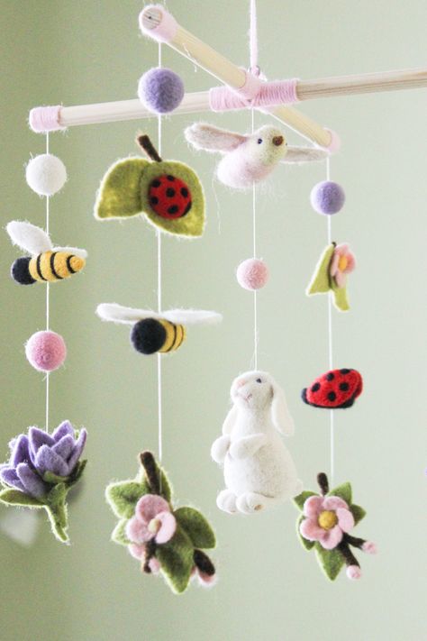 Wool Mobile, Ladybug Nursery, Spring Nursery, Nursery Nook, Mobile Diy, Bird Baby Shower, Felted Bunny, Fairy Nursery, Baby Mobile Felt