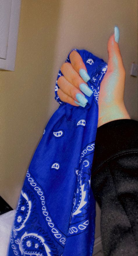 Crip Gang Girls, Blue Bandana Aesthetic, Crip Gang Aesthetic Wallpaper, Blue Gang Aesthetic, Crip Wallpaper Gang, Blue Bandana Wallpaper, Crip Bandana, Crip Wallpaper, Crip Tattoos