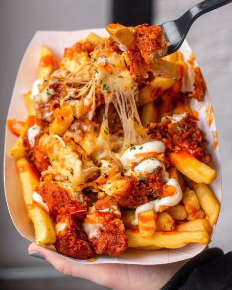 Buffalo Chicken Fries, Chicken Fries, Loaded Fries, Makanan Diet, Food Babe, Food Therapy, Yummy Comfort Food, Food Recepie, Snap Food